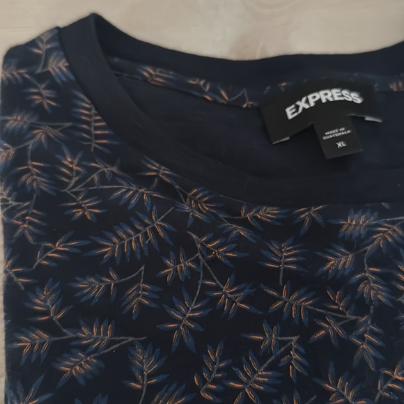 Express men’s fitted tee - Picture 2 of 3